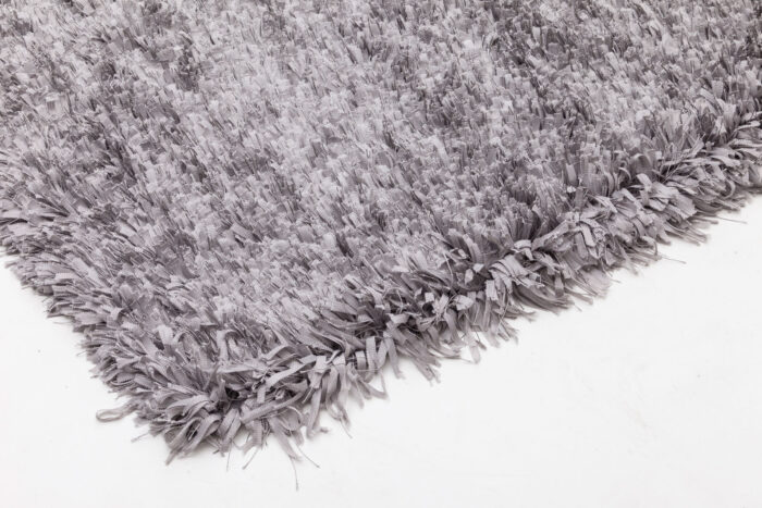 שטיח דיון אפור כהה תקריב פינה